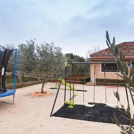 Holiday home House Jasmin With Large Garden, Near - By Ta Leut *
