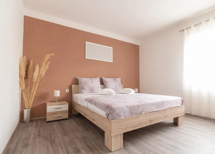 House Jasmin With Large Garden - By Ta Leut Agency بيت للعطل نين