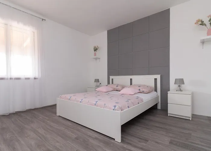 بيت للعطل House Jasmin With Large Garden - By Ta Leut Agency نين
