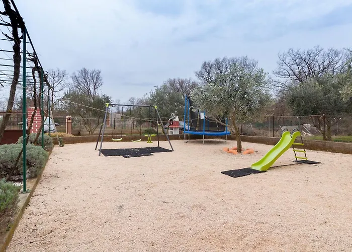 House Jasmin With Large Garden - By Ta Leut Agency بيت للعطل *