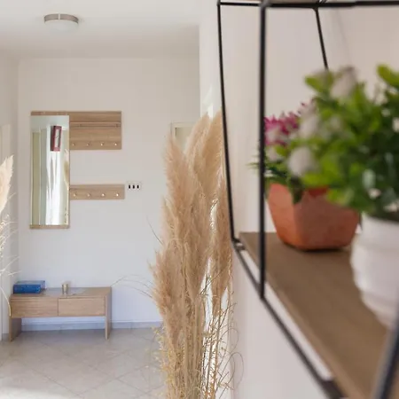 House Jasmin With Large Garden - By Ta Leut Agency 宁